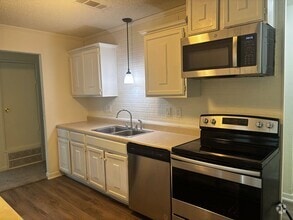 Building Photo - 739 Vicki Dr