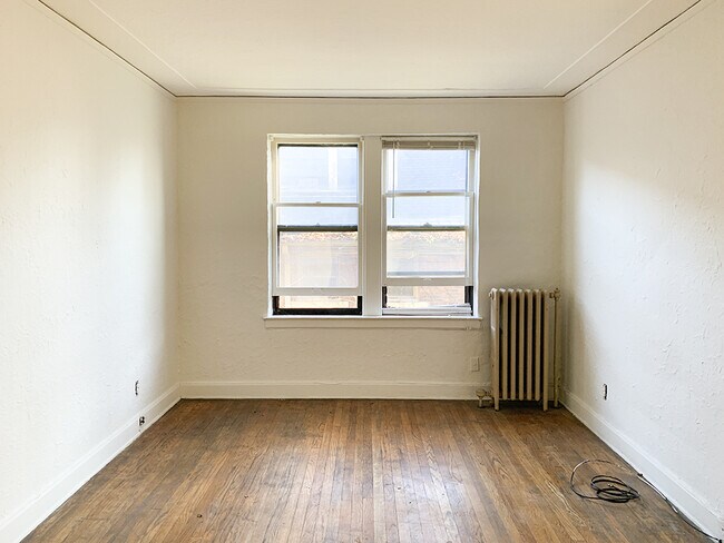 Building Photo - 1725 Van Dyke St