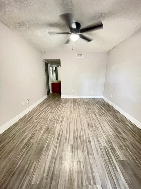 Foto del edificio - 1136 N Hiatus Rd