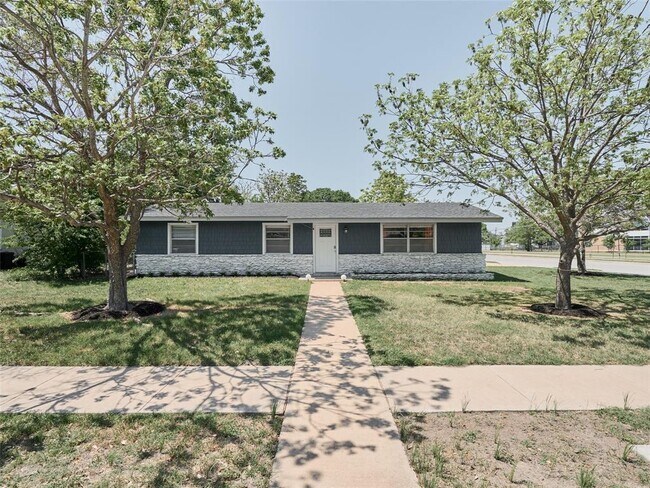 Foto del edificio - 7706 Delafield Ln