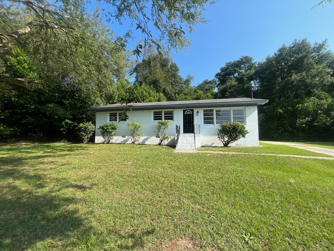 Primary Photo - 2901 Skyline Rd