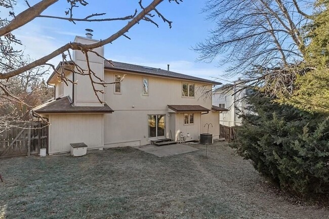 Building Photo - Spacious Harvey Oaks 4-bedroom home with c...