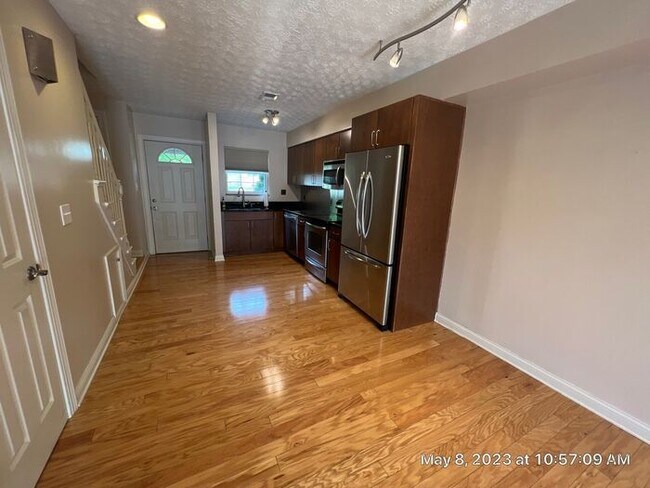 Building Photo - Grandview 2 BR Condo
