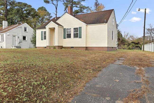 Building Photo - An adorable home! Pets Welcome!