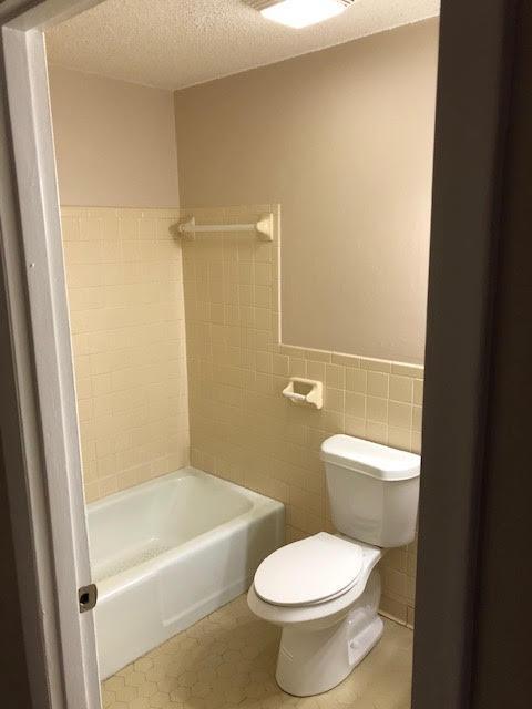 Building Photo - 3216 Mayfield- Unit 3