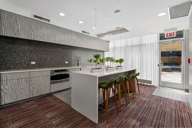 Foto del edificio - 536 W Barry Ave