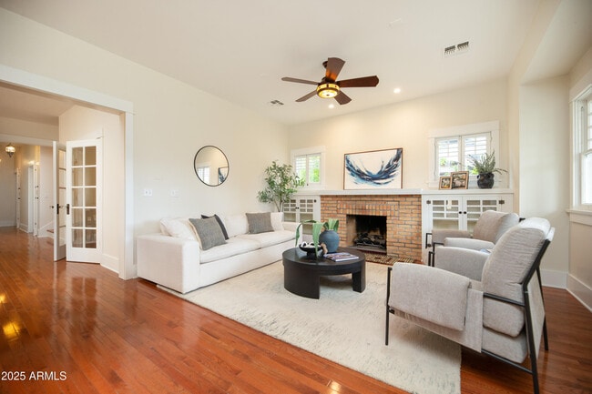 Building Photo - 69 W Lynwood St