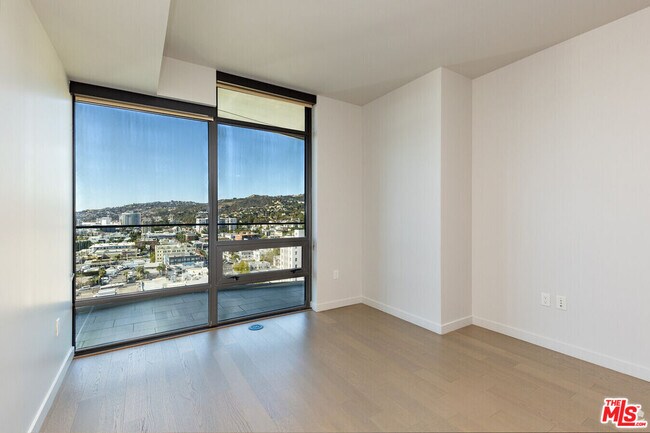 Foto del edificio - 1755 Argyle Ave