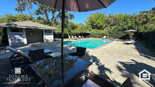 Building Photo - Updated Downtown Sonoma Condo!