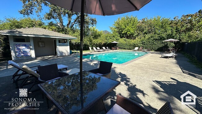 Foto del edificio - Updated Downtown Sonoma Condo!