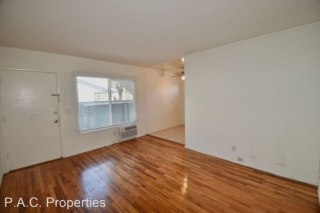 Foto del edificio - 1 br, 1 bath Apartment - 4913 Kester Avenu...