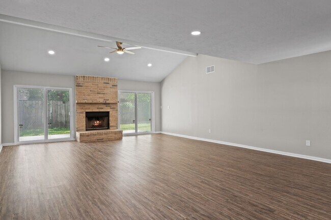 Building Photo - 502 7th St