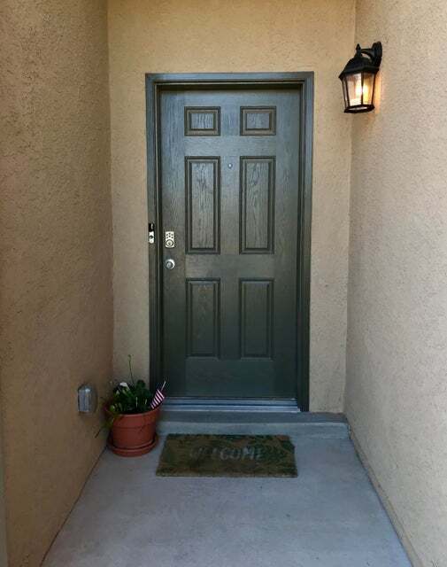 Building Photo - 5730 Los Alamos Dr NE