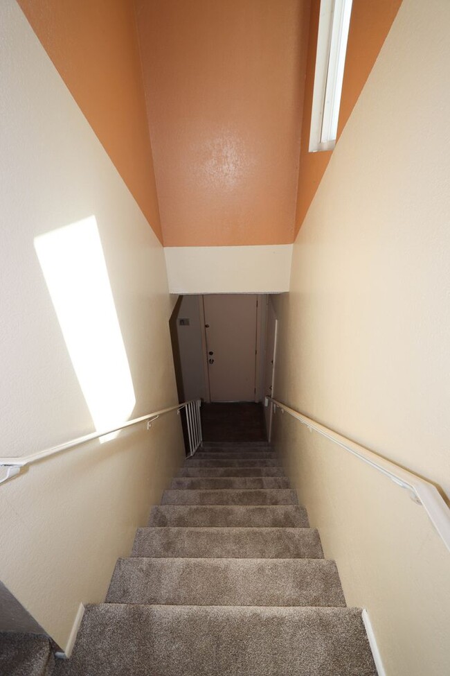 Building Photo - 2 bed/2 bath Diamond Bar Townhouse