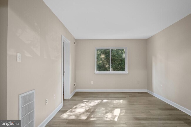 Building Photo - 1723 Ivy Oak Square