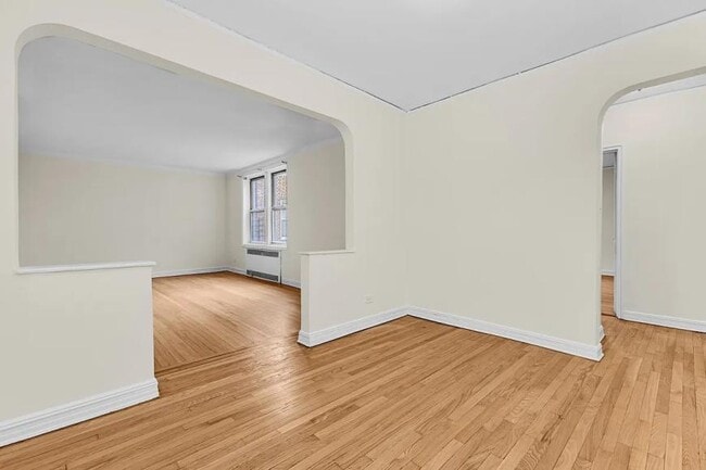 Building Photo - 2 bedroom in KEW GARDENS NY 11415