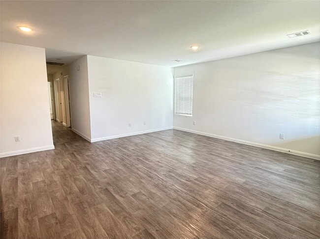 Building Photo - 16770 N Marie Vlg Dr