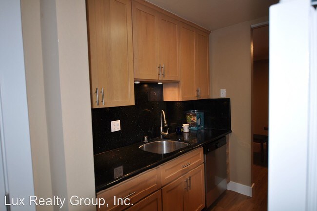 Building Photo - 1326 Palos Verdes Dr