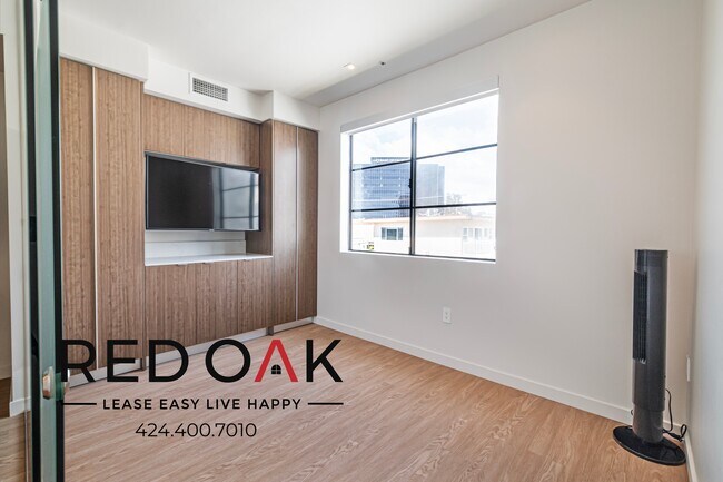 Foto del edificio - 11649 Mayfield Ave
