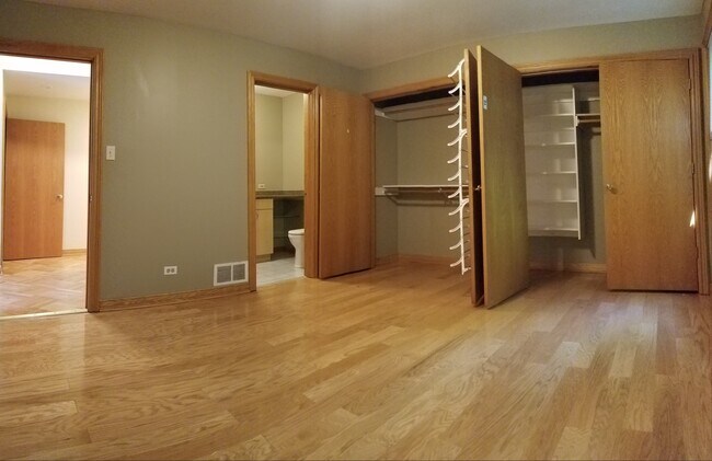 Foto del edificio - 2465 N Halsted St