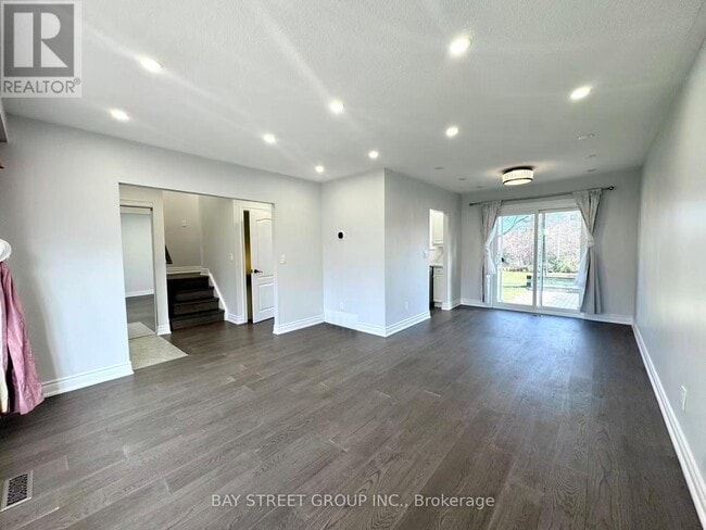 Photo du bâtiment - 55 Taylor Rd