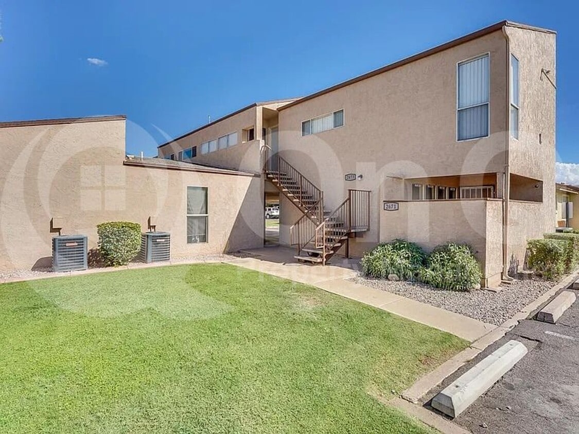 Primary Photo - 2673 E Oakleaf Dr