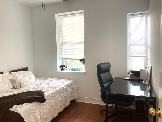 Dormitorio 1 - 1613 N Sydenham St