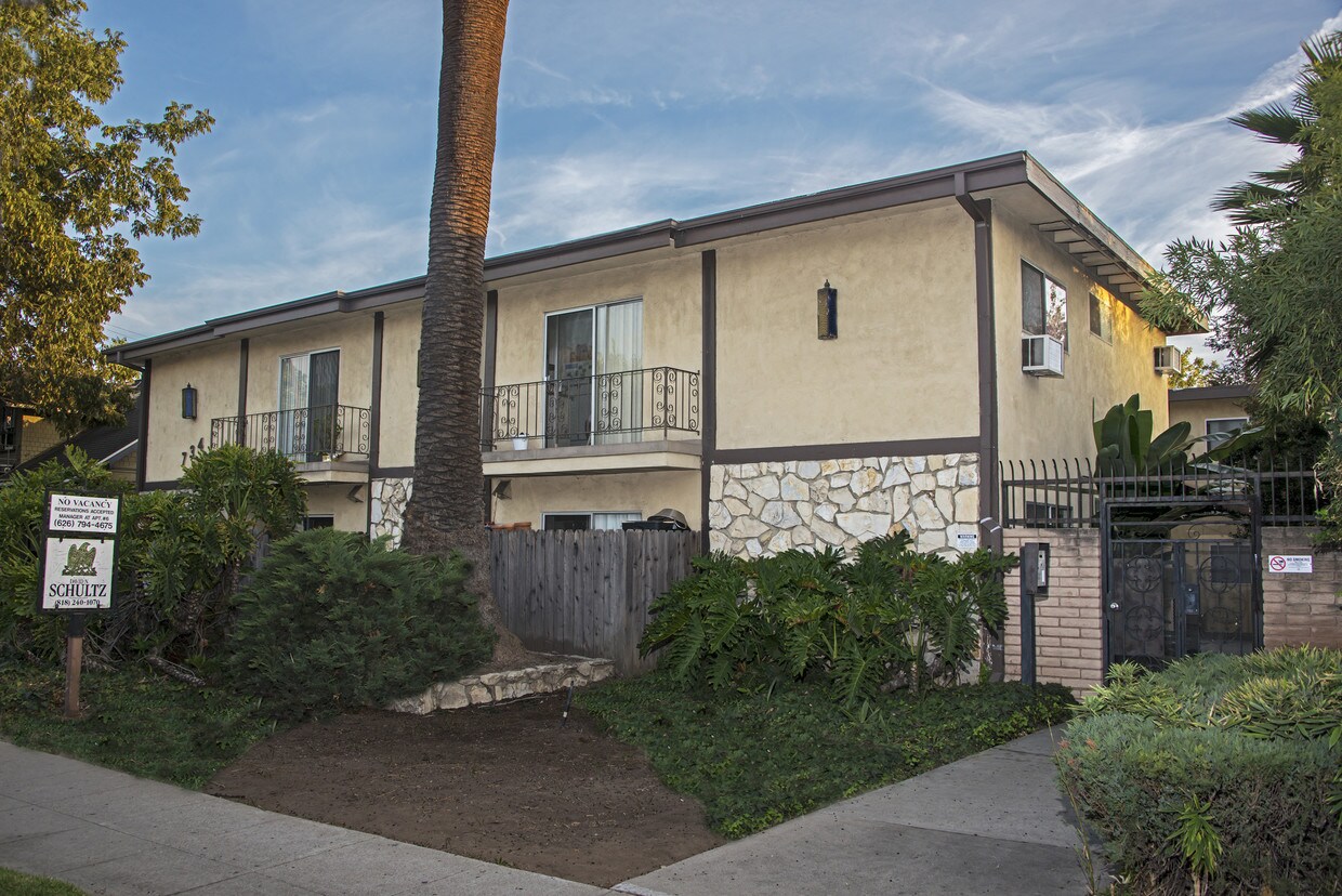 Primary Photo - 734 E Mountain St