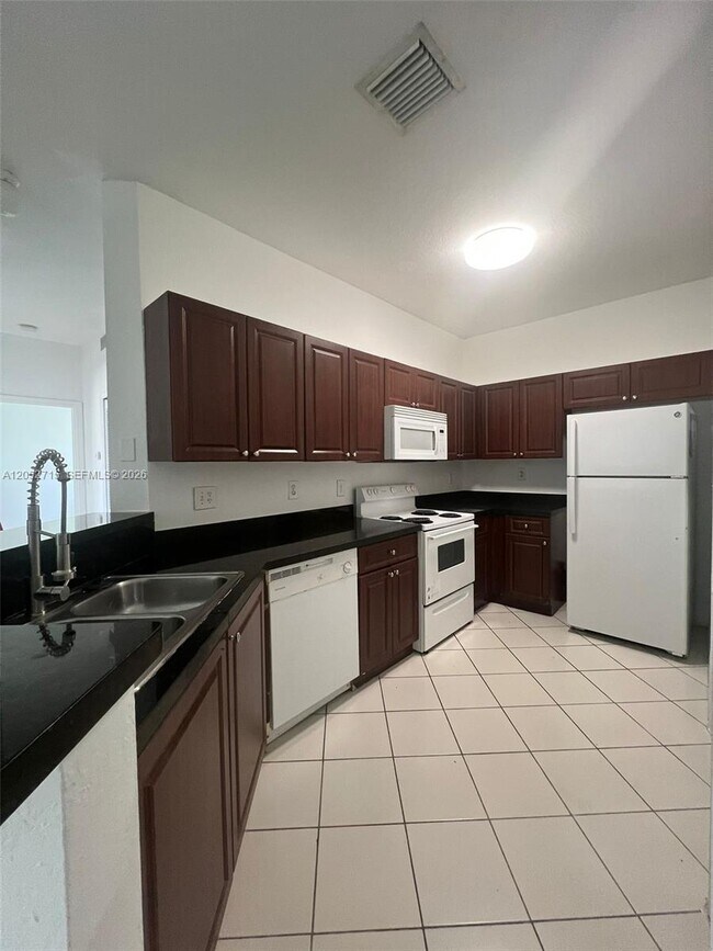 Foto del edificio - 7200 NW 177th St