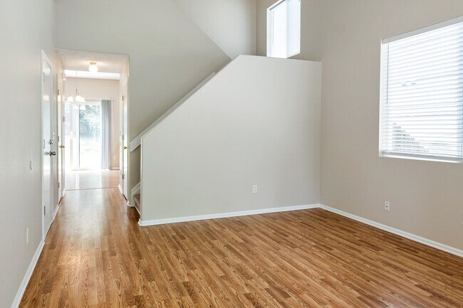 Building Photo - Newly updated 3 Bedroom Home