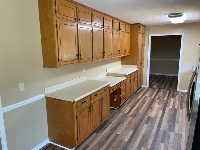 Foto del edificio - 3 beds, 2 baths, Large lot! Private locati...