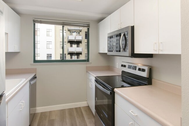 Building Photo - 988 Franklin St. #423