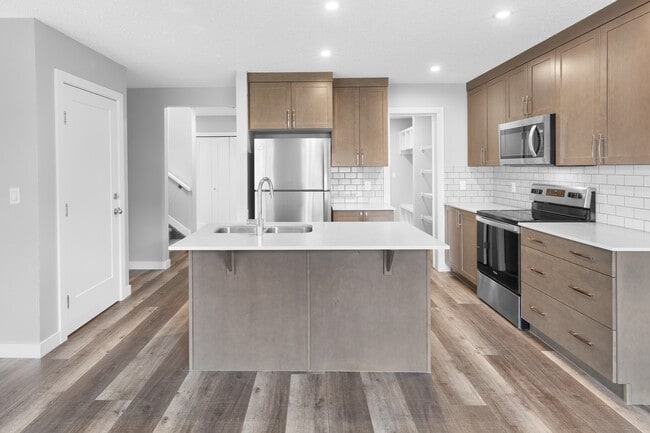 Building Photo - 1376 Erker Cres NW