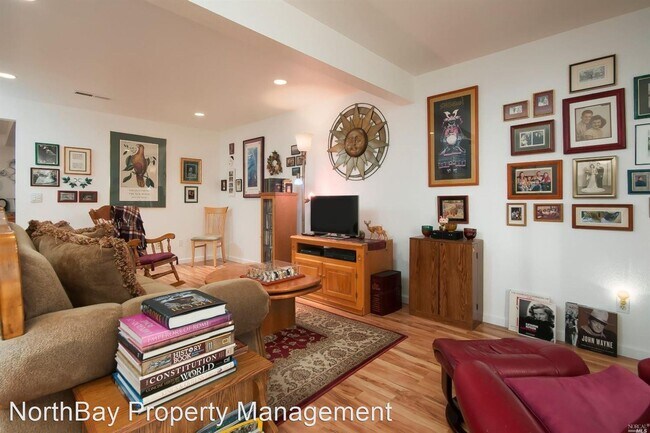Building Photo - 2 br, 2.5 bath House - 240 Los Alamos