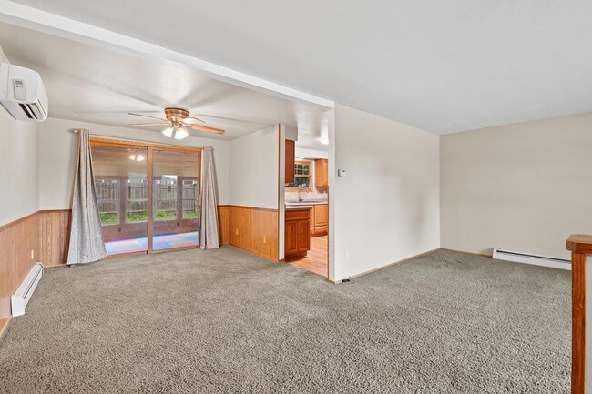 Building Photo - 1110 Lourdes Ave