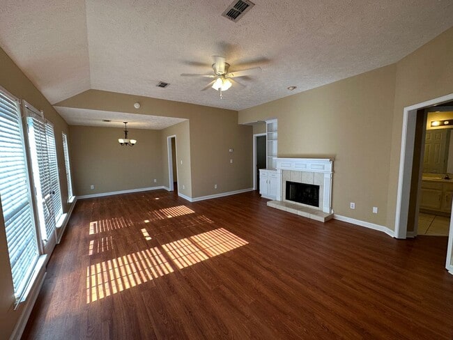 Building Photo - Cute Patio Home