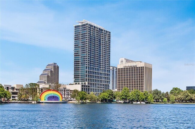 Foto del edificio - 150 E Robinson St