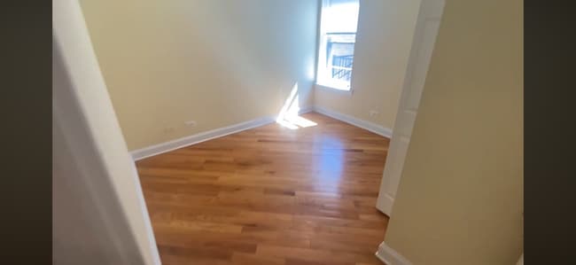 Building Photo - 2242 W Morse Ave