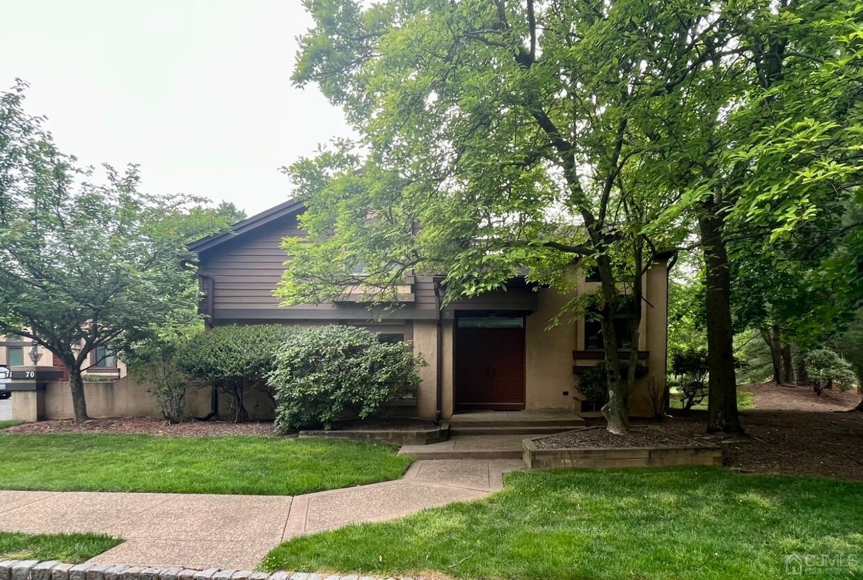 Primary Photo - 70 Sayre Dr