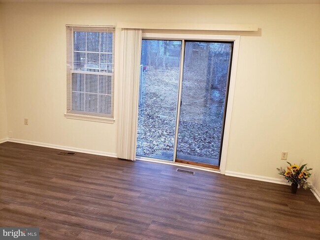 Building Photo - 6360 Ducketts Ln
