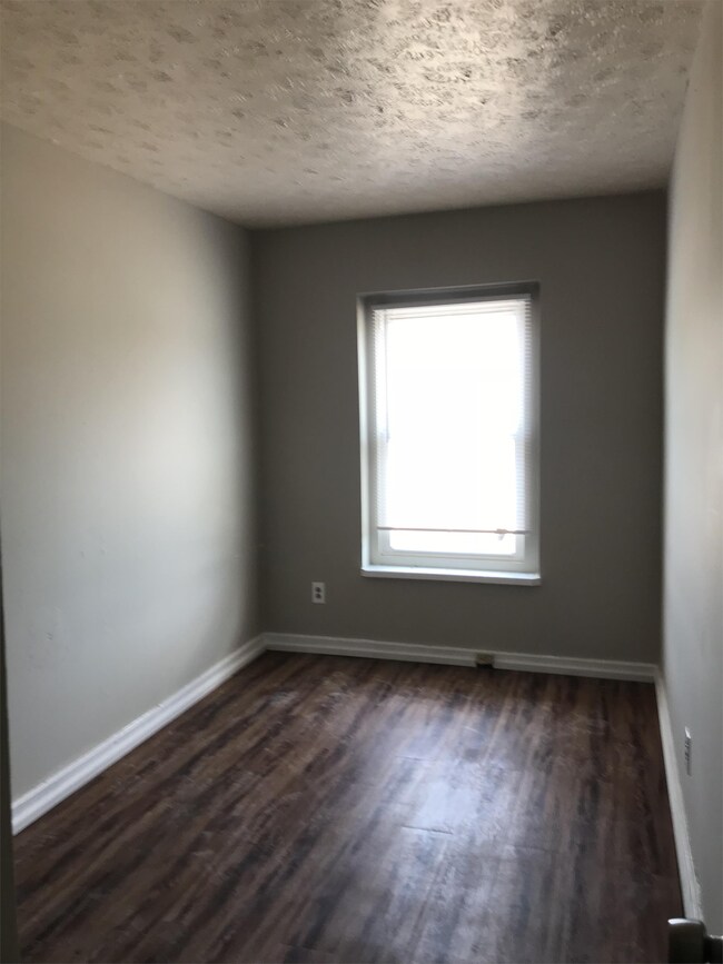Foto del edificio - 2930 E Magnolia Ave
