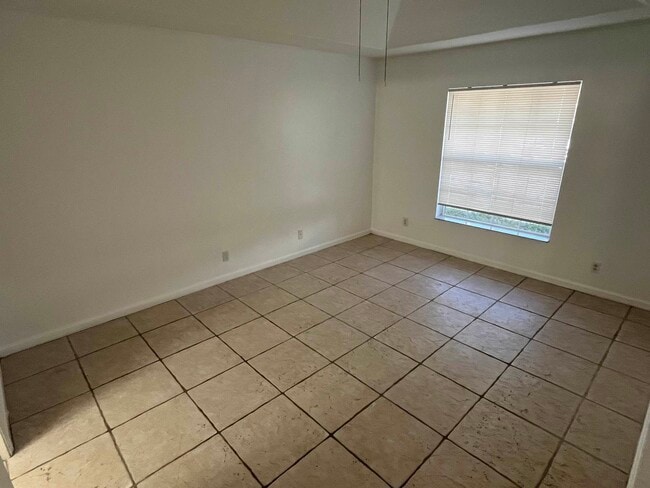 Building Photo - 1325 The 12th Fairway