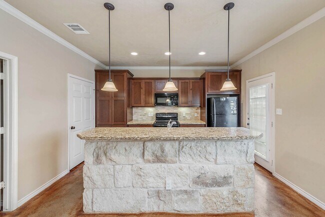 Building Photo - Beautiful 4 Bed, 4 Bath Home!
