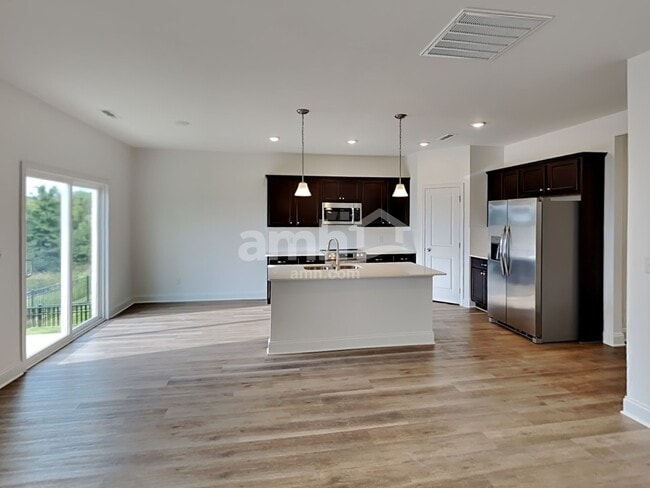 Building Photo - 222 Malayna Dr S