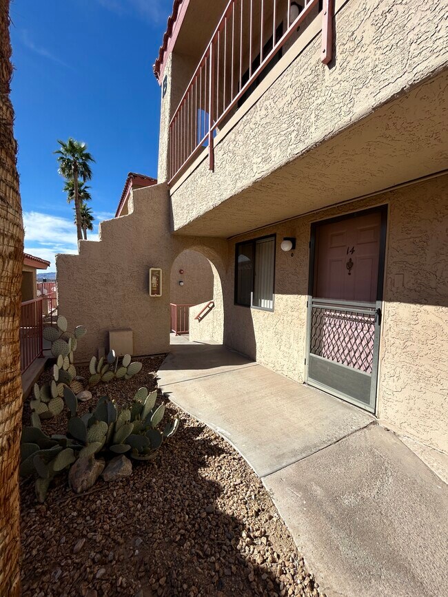 Front - 1957 Mesquite Ave