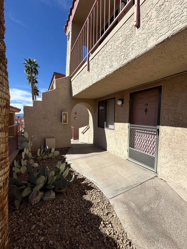 Front - 1957 Mesquite Ave