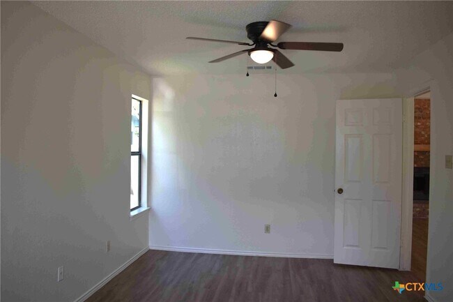 Foto del edificio - 16042 Stoneham Cir