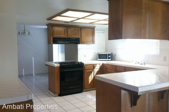 Foto del edificio - 3 br, 3 bath House - 9508 N 10th St.