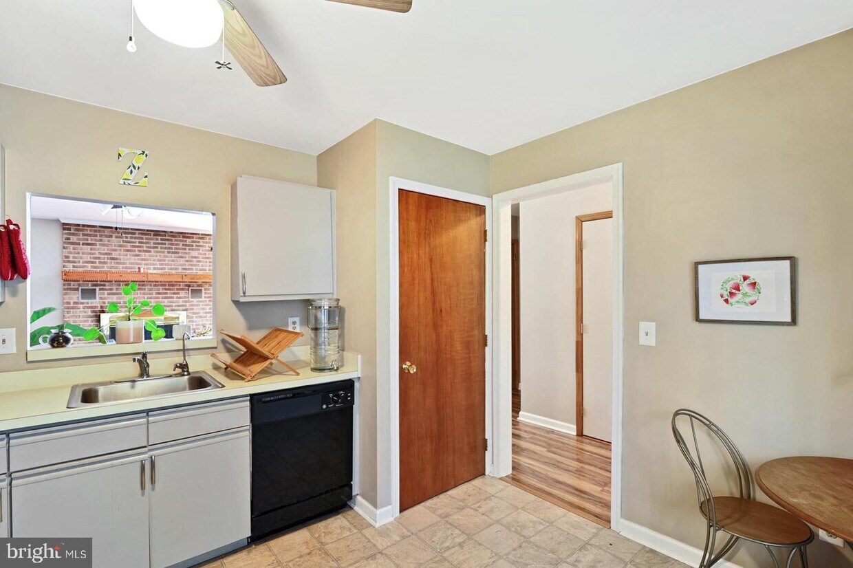 Primary Photo - 801 Commons Ln