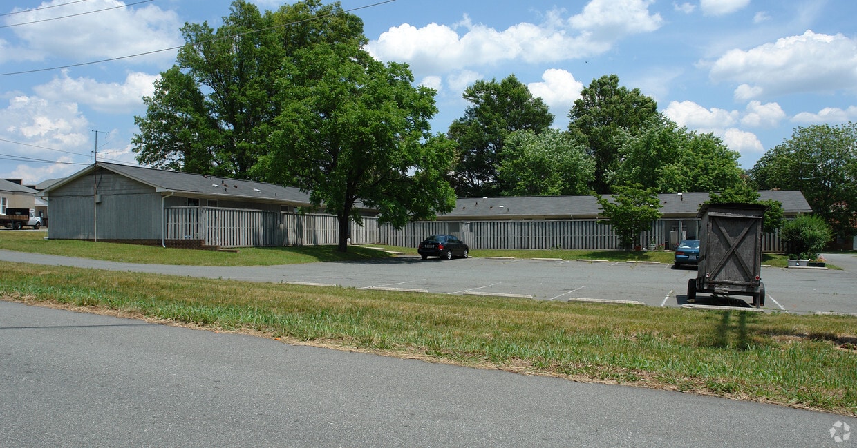 Building Photo - Northwood Apartments